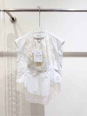 🚩steal CHANEL White Sheer Trim Sleeveless Blouse